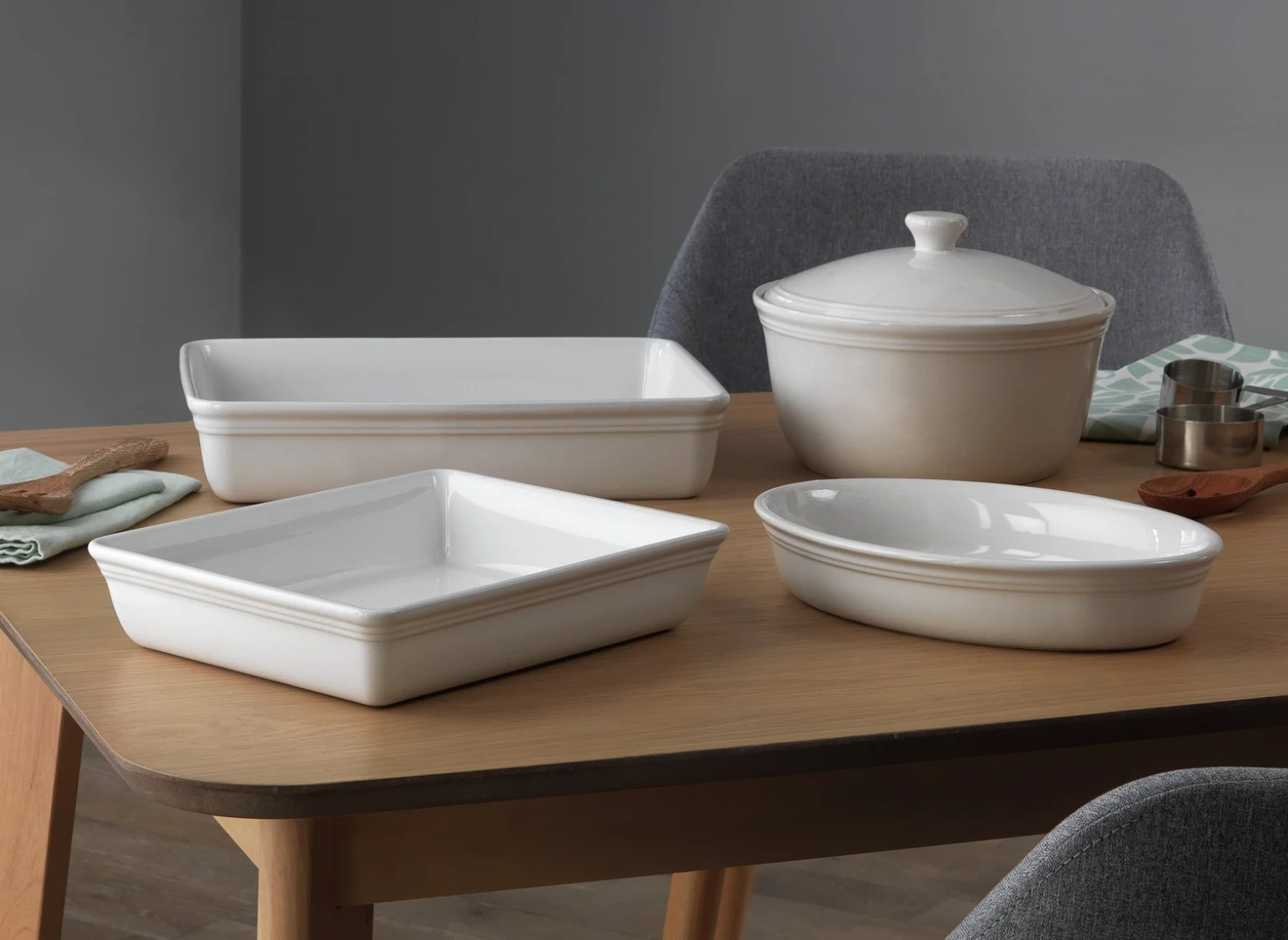 Habitat Stoneware 2.5 Litre Casserole Dish - White - Image 4