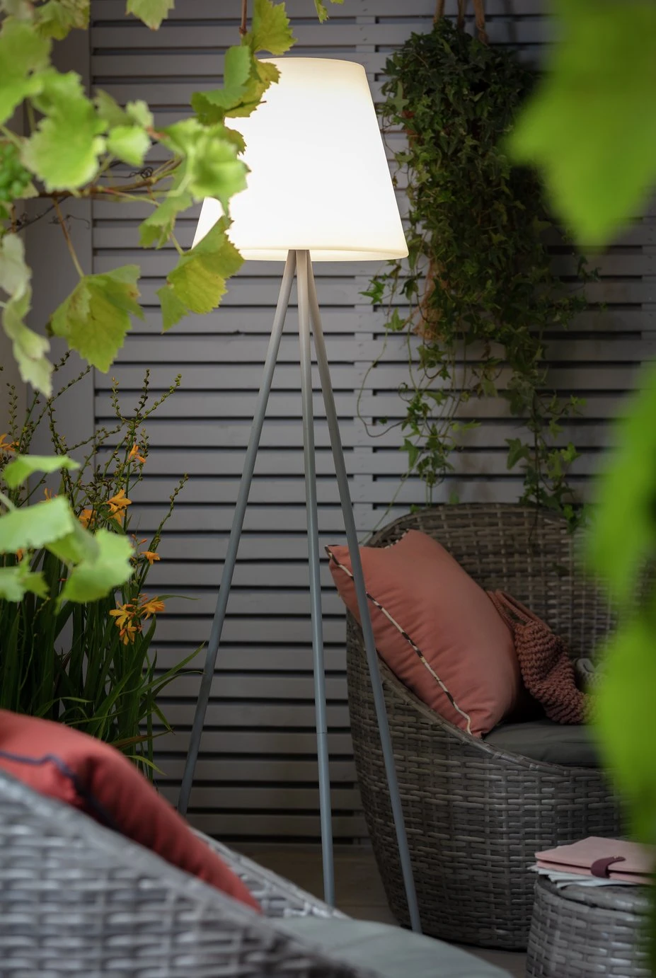 Habitat Home Warm White Outdoor Tripod USB LED Solar Lamp