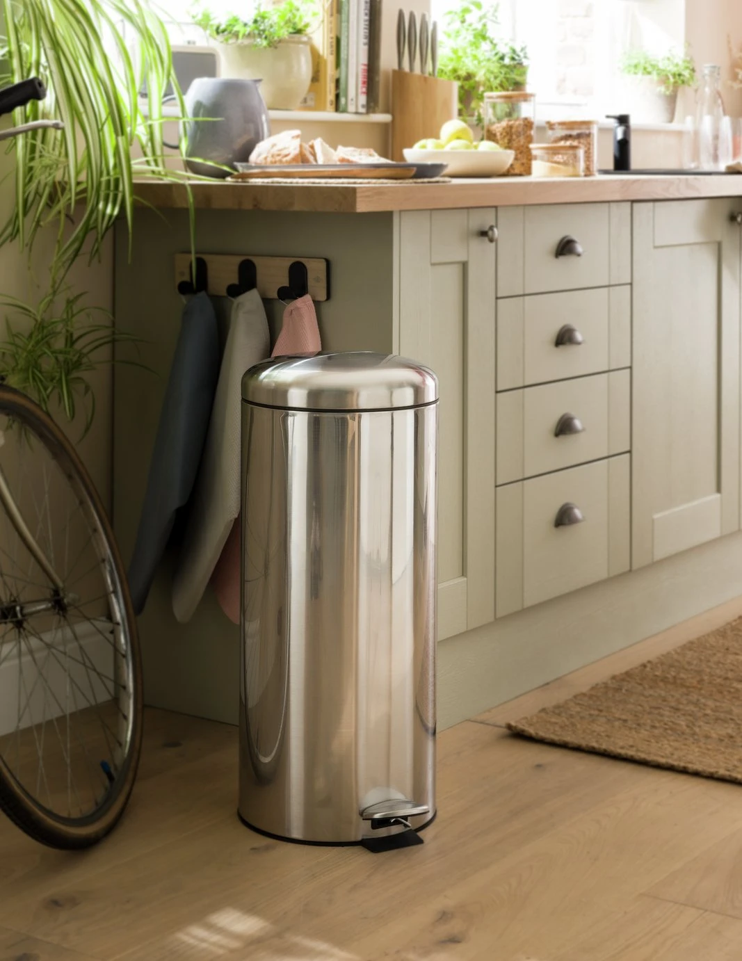 Habitat 30 Litre Domed Pedal Bin - Silver - Image 2